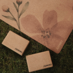 Zestaw do jogi JUMIKI PASTELOWE POLE CORE | mata + 2 kostki korkowe