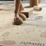 Zestaw korkowy do aktywności dla dzieci JUMIKI MAXI | Mata WIOSKA W GÓRACH XXL + akcesoria korkowe - obrazek 14