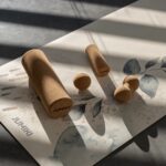 Piłka do masażu i ćwiczeń podwójna korkowa JUMIKI M - obrazek 8