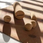 Piłka do masażu i ćwiczeń podwójna korkowa JUMIKI M - obrazek 10